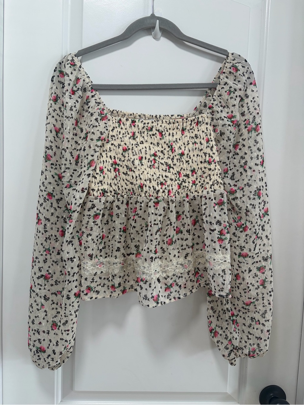 Love, Fire NWT size Large Floral Smocked Peplum Top Balloon Sleeves Metallic